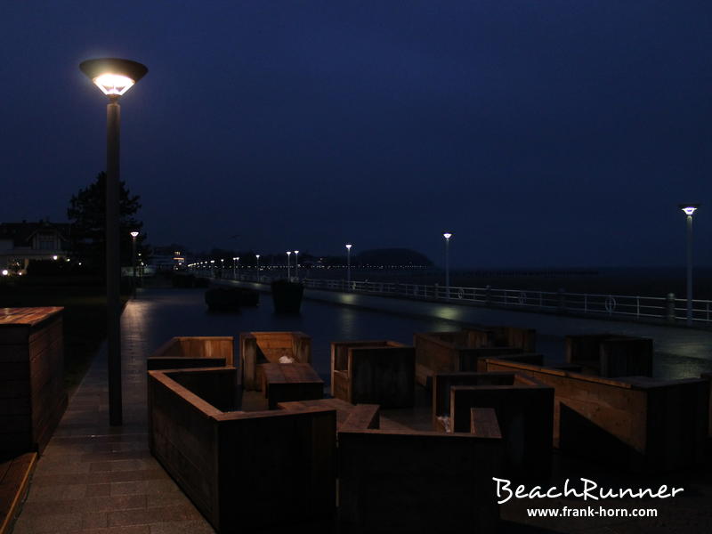 Strandpromenade, Abends an der Ostsee