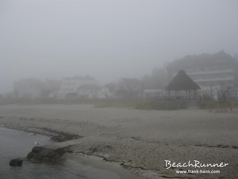 Badestrand, Nebel an der Ostsee
