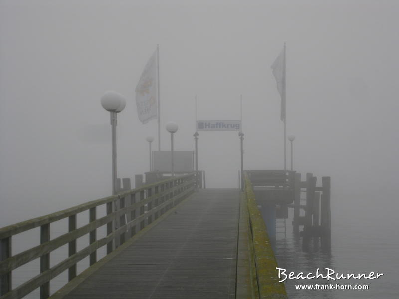 Seebrücke, Nebel an der Ostsee