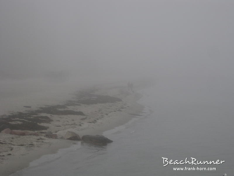 Spaziergang, Nebel an der Ostsee