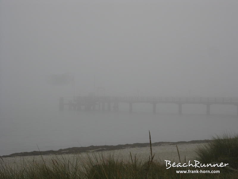 Seebrücke, Nebel an der Ostsee