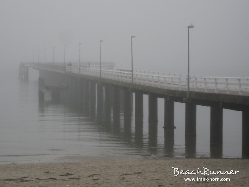 Seebrücke, Nebel an der Ostsee