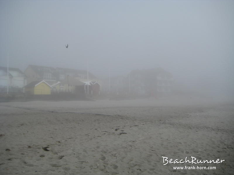 Strand, Nebel an der Ostsee