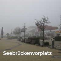 Seebrückenvorplatz, Nebel an der Ostsee
