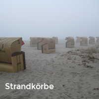 Strandkörbe, Nebel an der Ostsee