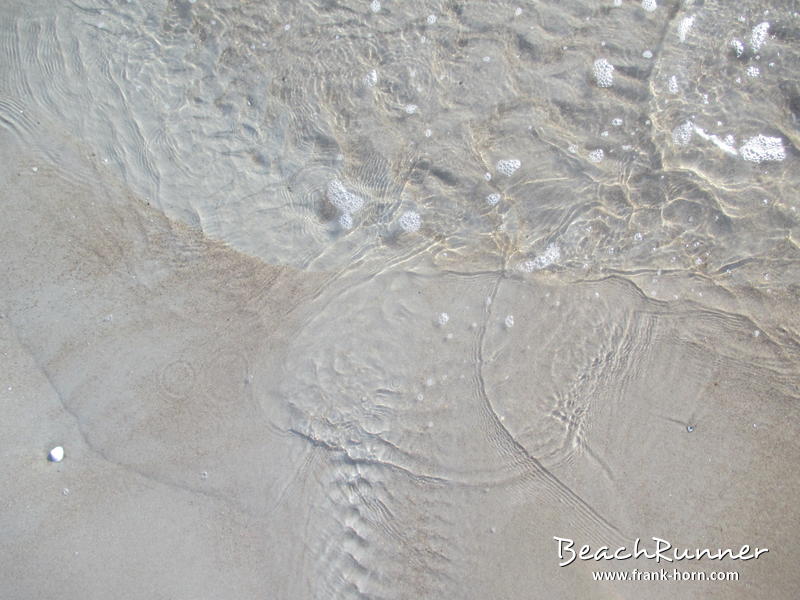 Sand und Wasser, Strand im Sommer
