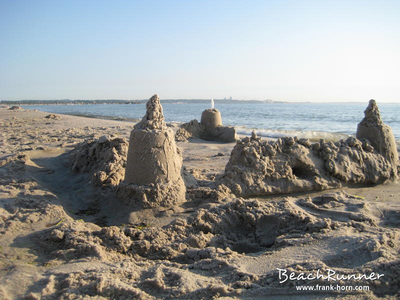 Burgruine, Strand im Sommer