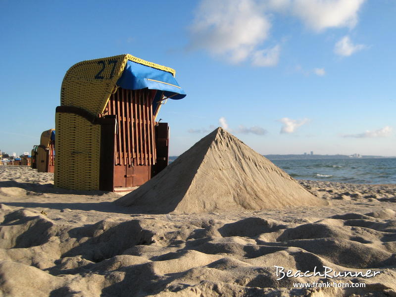 Pyramide II, Strand im Sommer