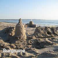 Burgruine, Strand im Sommer