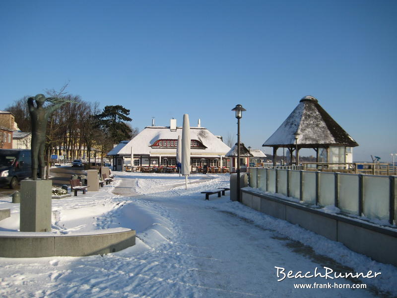 Seebrückenvorplatz, Winter an der Ostsee