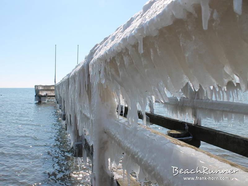 Vereiste Seebrücke, Winter an der Ostsee